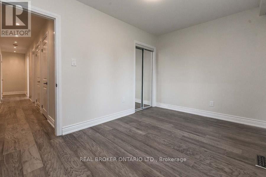 1821 Truscott Drive S, Mississauga, Ontario  L5J 2A1 - Photo 26 - W12453010