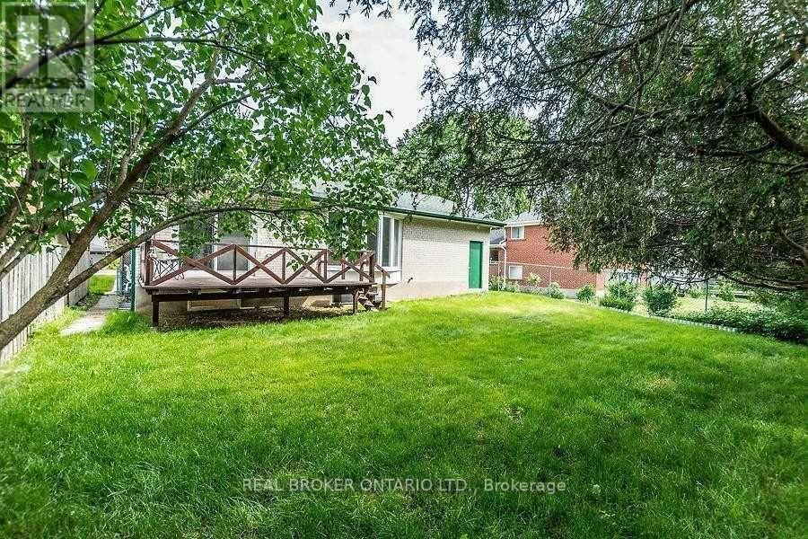 1821 Truscott Drive S, Mississauga, Ontario  L5J 2A1 - Photo 30 - W12453010