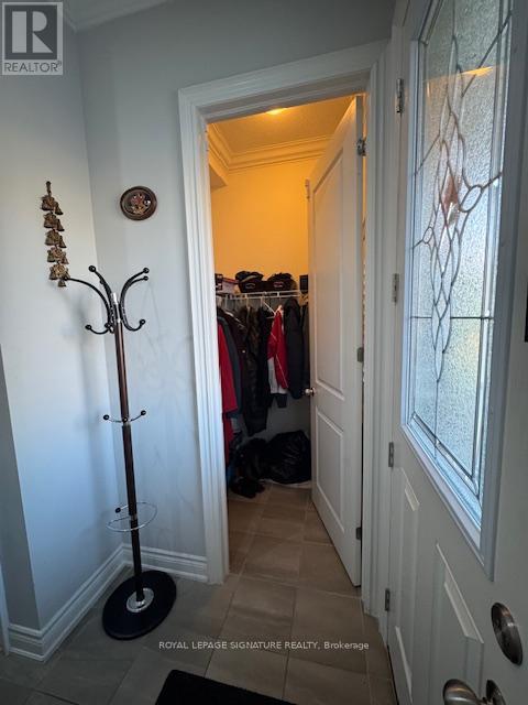14 Vetch Street, Brampton, Ontario  L6Y 6C2 - Photo 4 - W12453011
