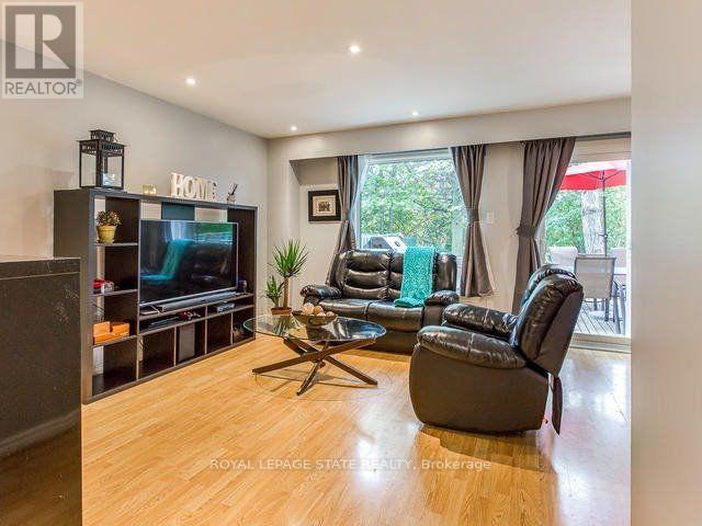 Main & Upper - 1004 Elizabeth Place, Oakville, Ontario  L6H 3H8 - Photo 2 - W12453024
