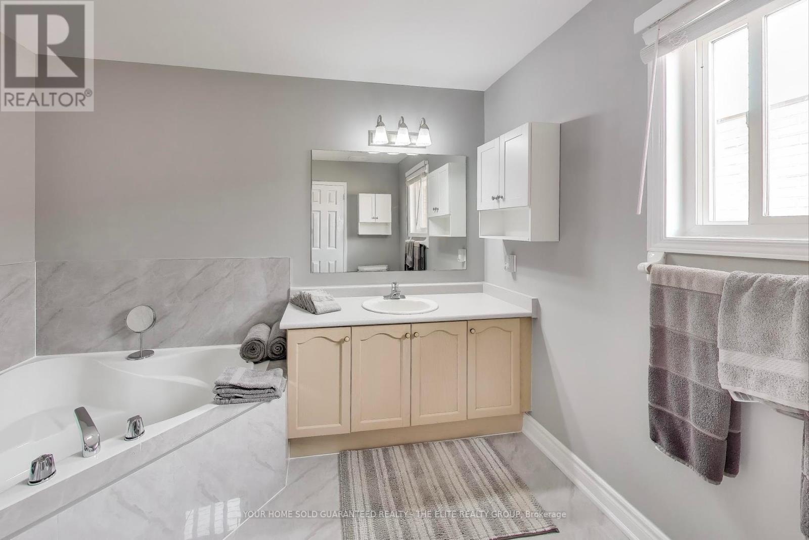 283 Van Kirk Drive, Brampton, Ontario  L7A 1M3 - Photo 8 - W12453028