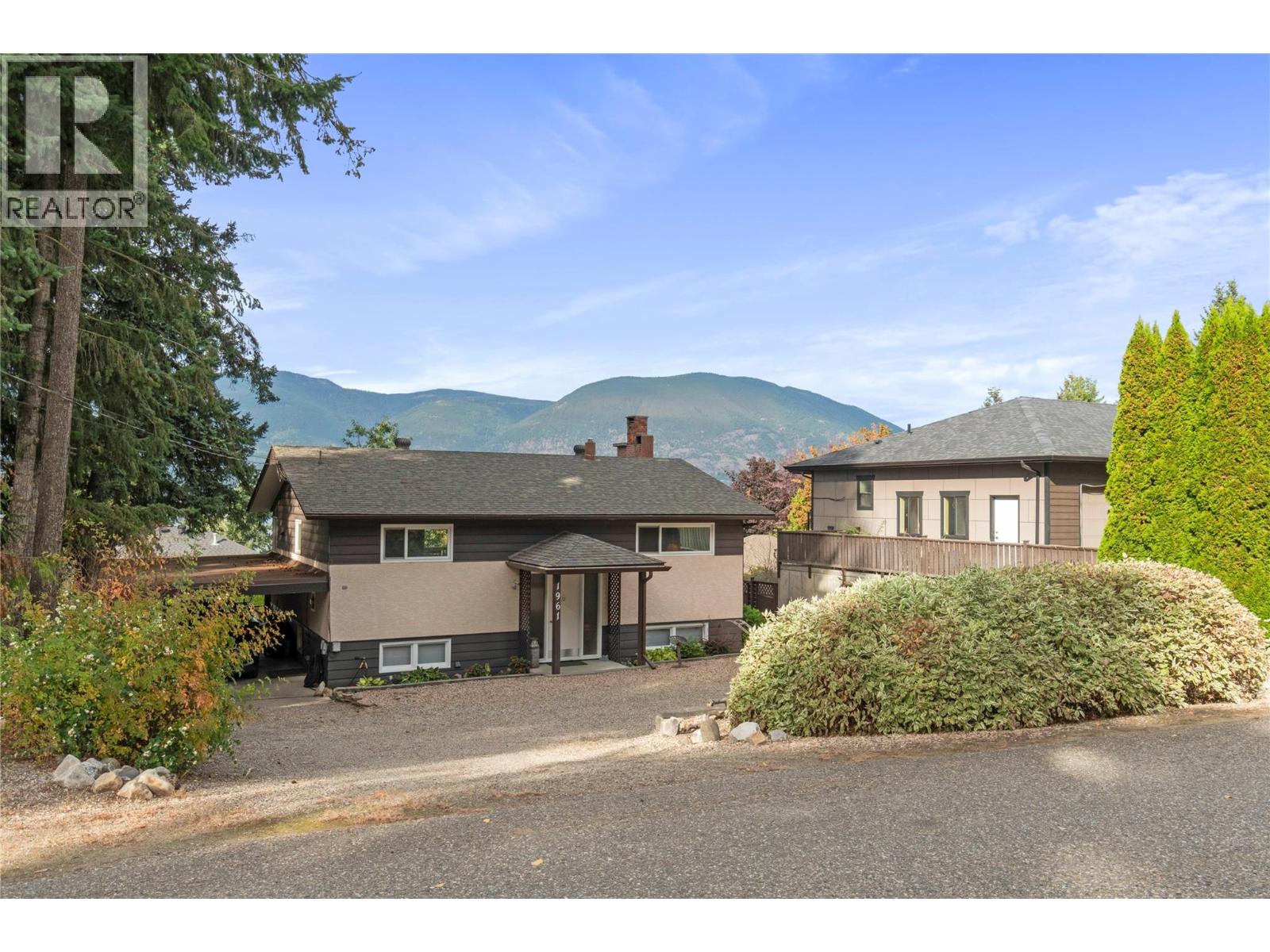 1961 17 Street Ne, Salmon Arm, British Columbia  V1E 3Z4 - Photo 2 - 10364763