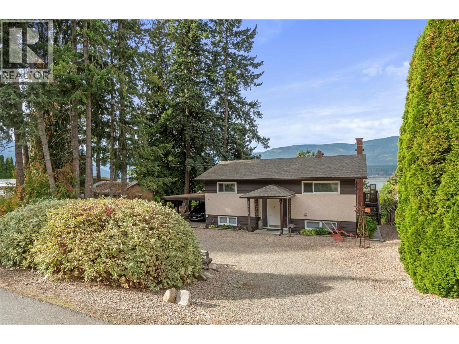 1961 17 Street Ne, Salmon Arm, British Columbia  V1E 3Z4 - Photo 3 - 10364763