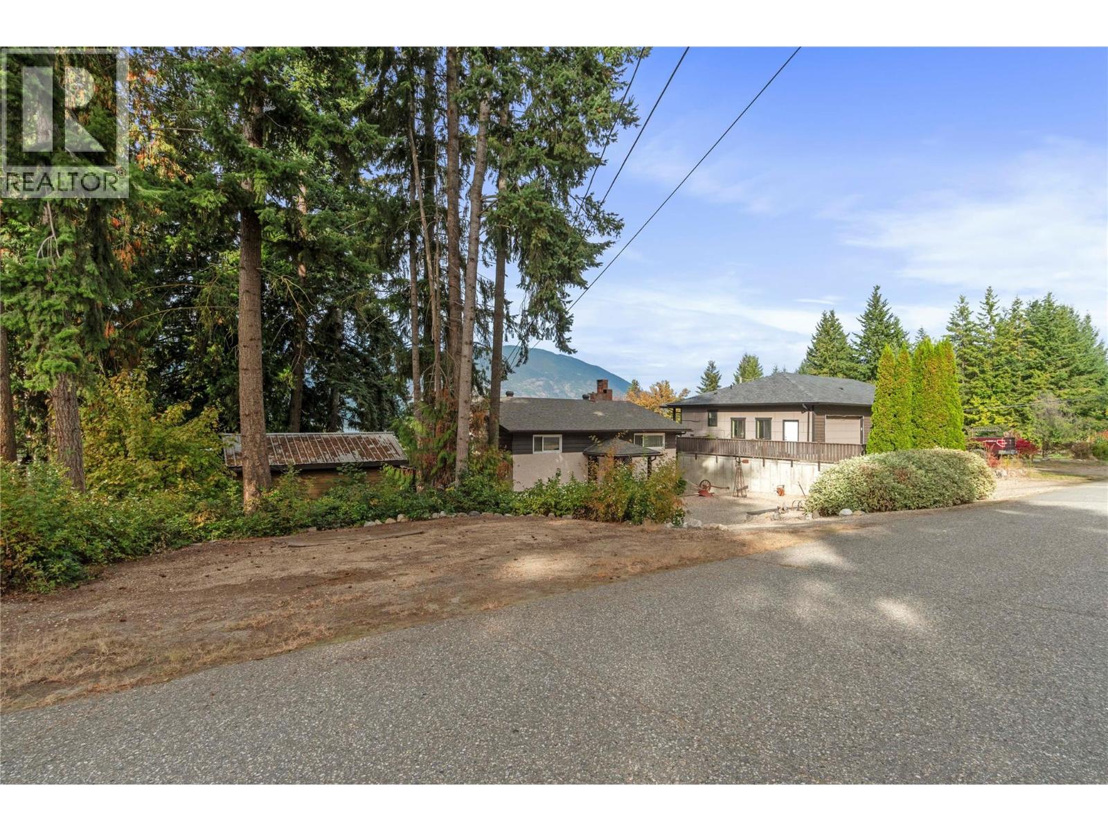 1961 17 Street Ne, Salmon Arm, British Columbia  V1E 3Z4 - Photo 4 - 10364763