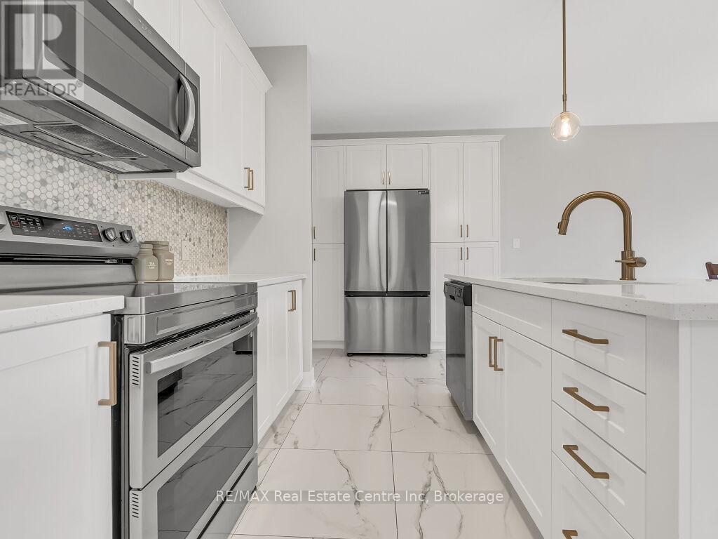 9 - 297 Whiting Street, Ingersoll, Ontario  N5C 0E6 - Photo 13 - X12453045