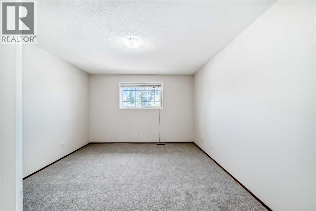 244 Shawinigan Drive Sw, Calgary, Alberta  T2Y 3B4 - Photo 17 - A2251108