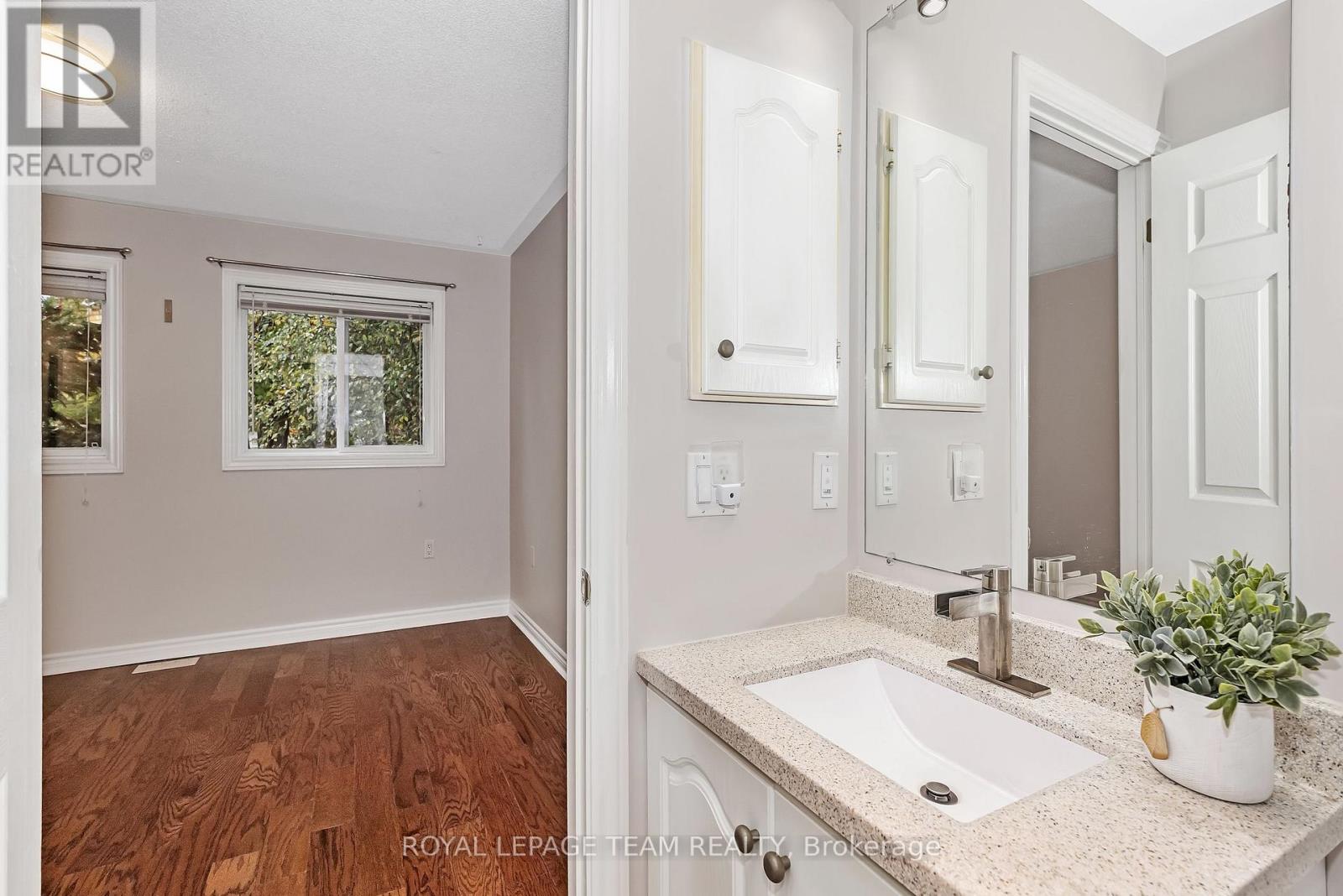 1019 Teena Colleen, Ottawa, Ontario  K4P 1C7 - Photo 17 - X12453042