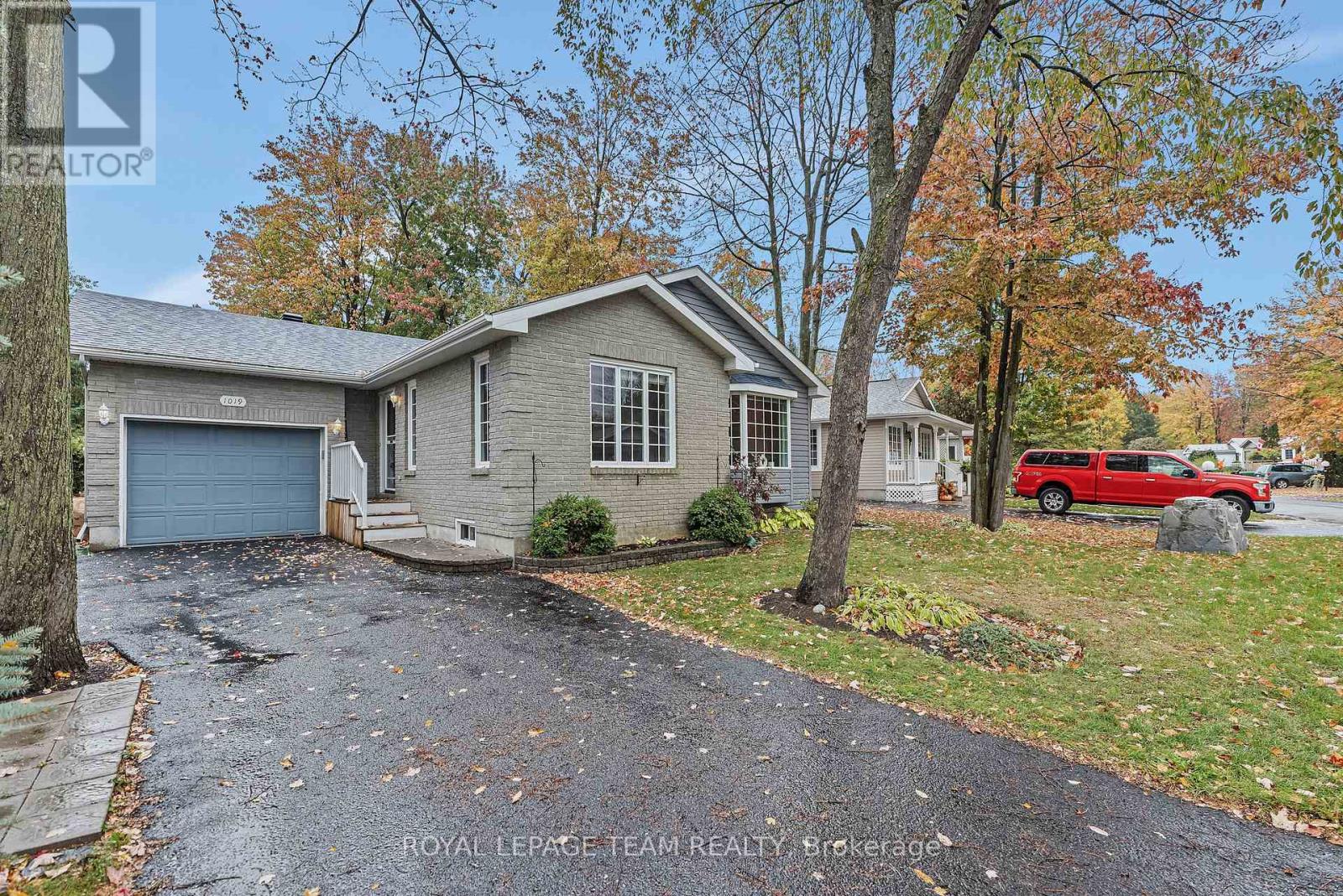 1019 Teena Colleen, Ottawa, Ontario  K4P 1C7 - Photo 2 - X12453042