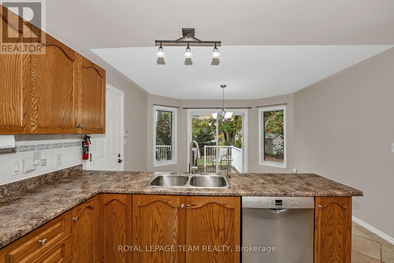 1019 Teena Colleen, Ottawa, Ontario  K4P 1C7 - Photo 20 - X12453042
