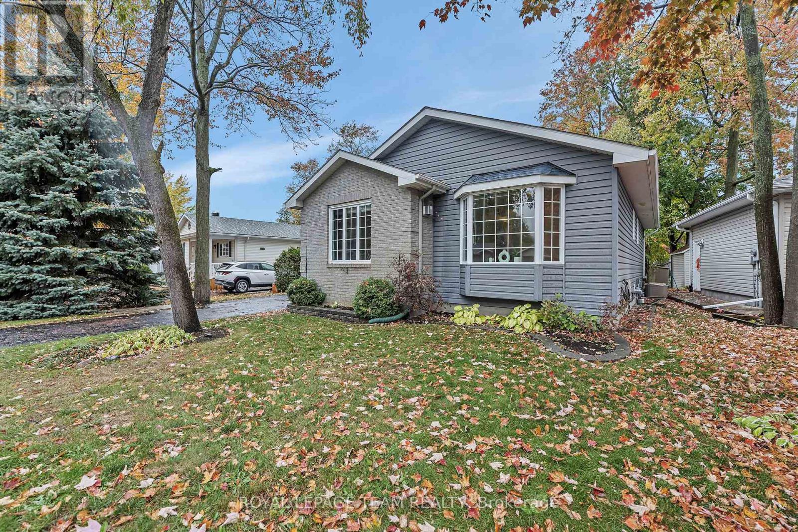 1019 Teena Colleen, Ottawa, Ontario  K4P 1C7 - Photo 3 - X12453042