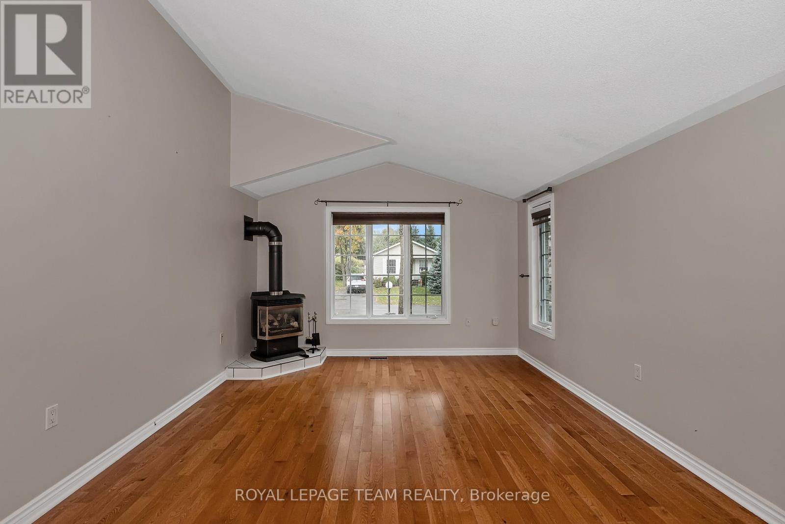 1019 Teena Colleen, Ottawa, Ontario  K4P 1C7 - Photo 5 - X12453042