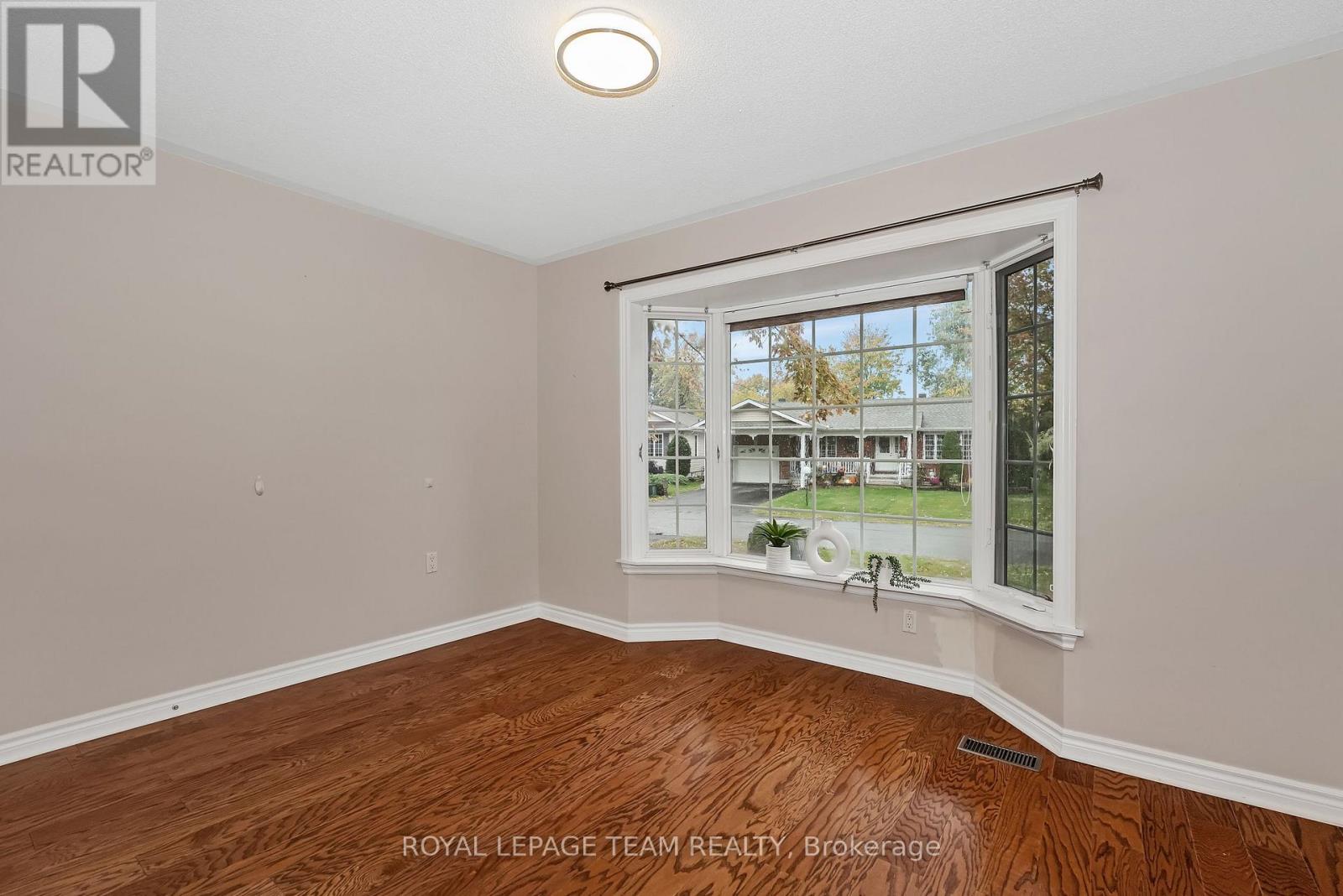 1019 Teena Colleen, Ottawa, Ontario  K4P 1C7 - Photo 7 - X12453042