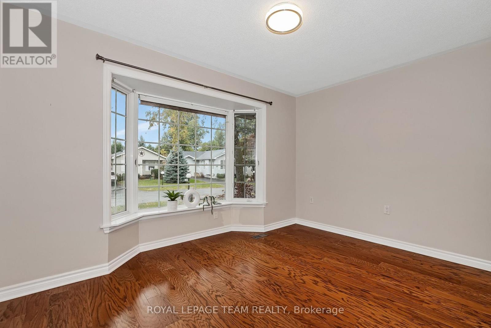 1019 Teena Colleen, Ottawa, Ontario  K4P 1C7 - Photo 8 - X12453042