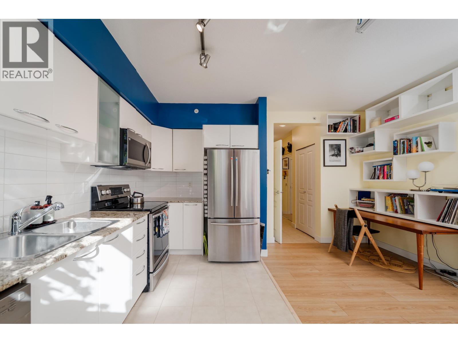 420 4028 Knight Street, Vancouver, British Columbia  V5N 5Y8 - Photo 3 - R3056925