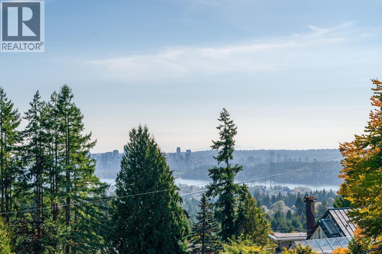620 Knockmaroon Road, West Vancouver, British Columbia  V7S 1R6 - Photo 3 - R3056913