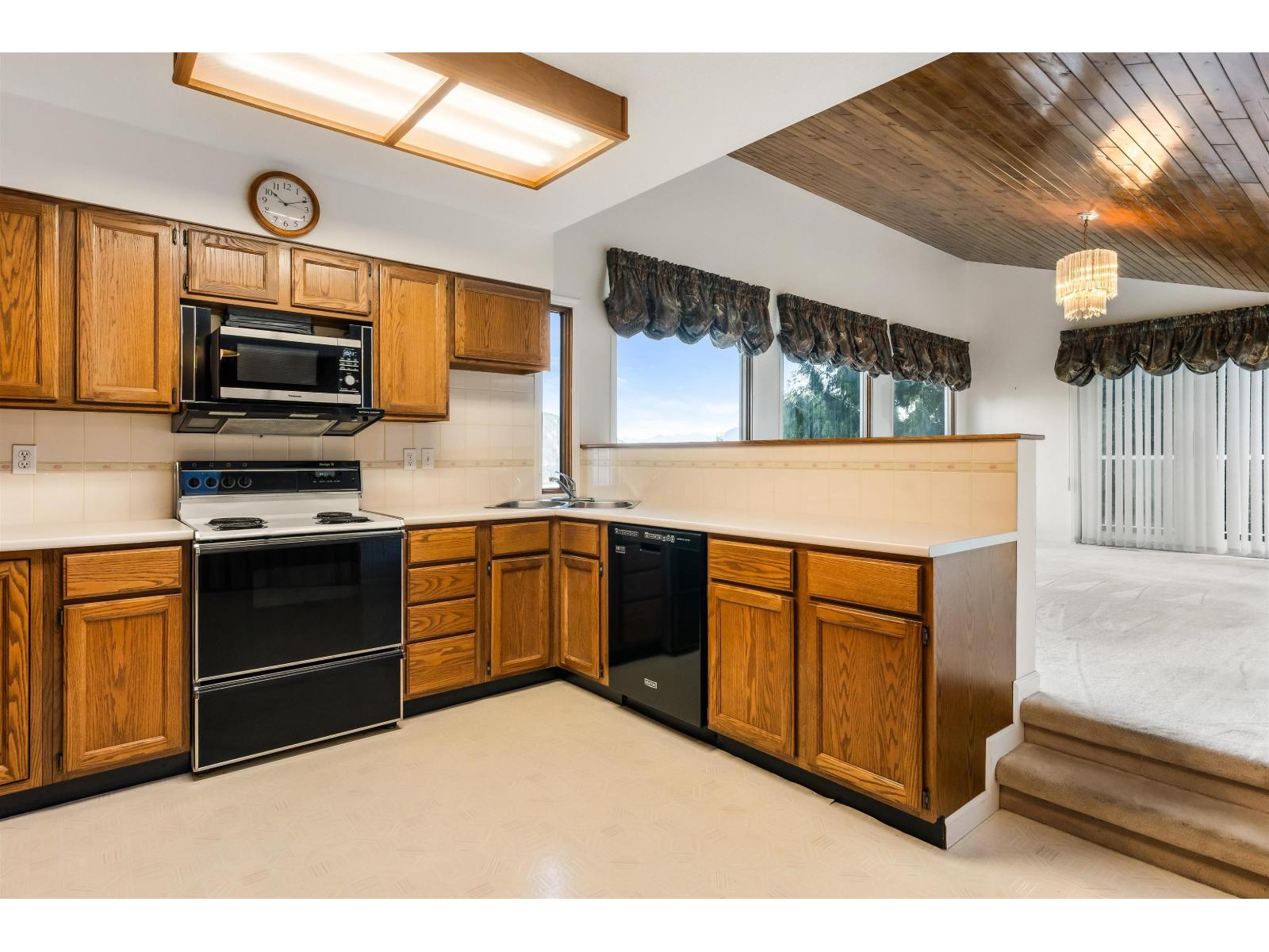 43445 Alameda Drive, Chilliwack Mountain, Chilliwack, British Columbia  V2R 0J9 - Photo 6 - R3056912