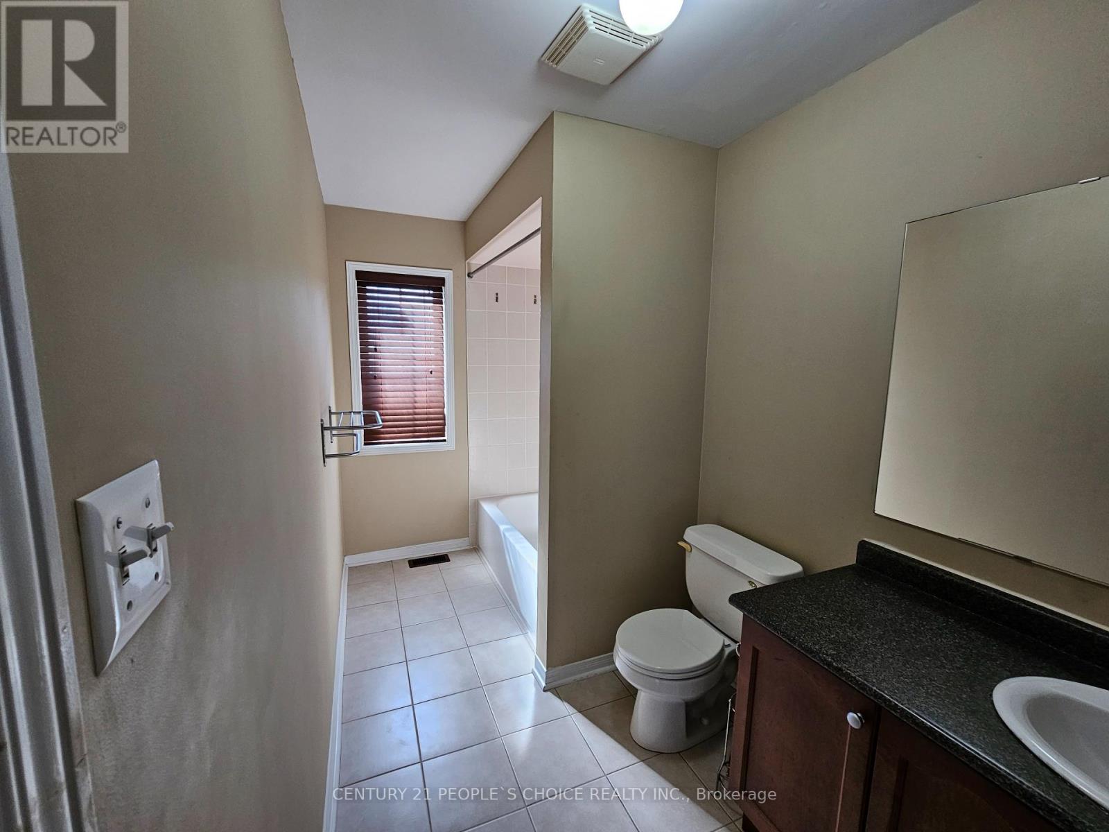 67 Portrush Trail, Brampton, Ontario  L6X 0R2 - Photo 16 - W12412071