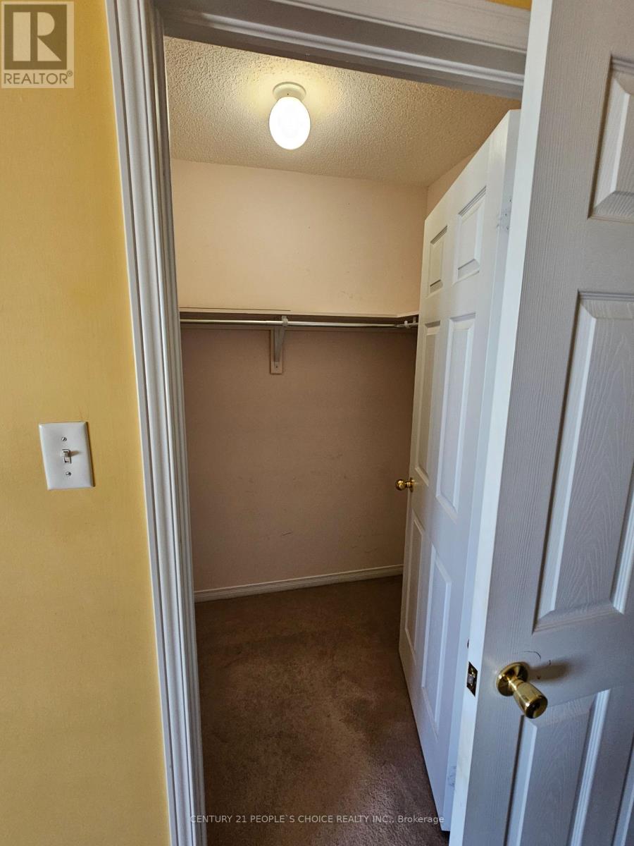 67 Portrush Trail, Brampton, Ontario  L6X 0R2 - Photo 12 - W12412071