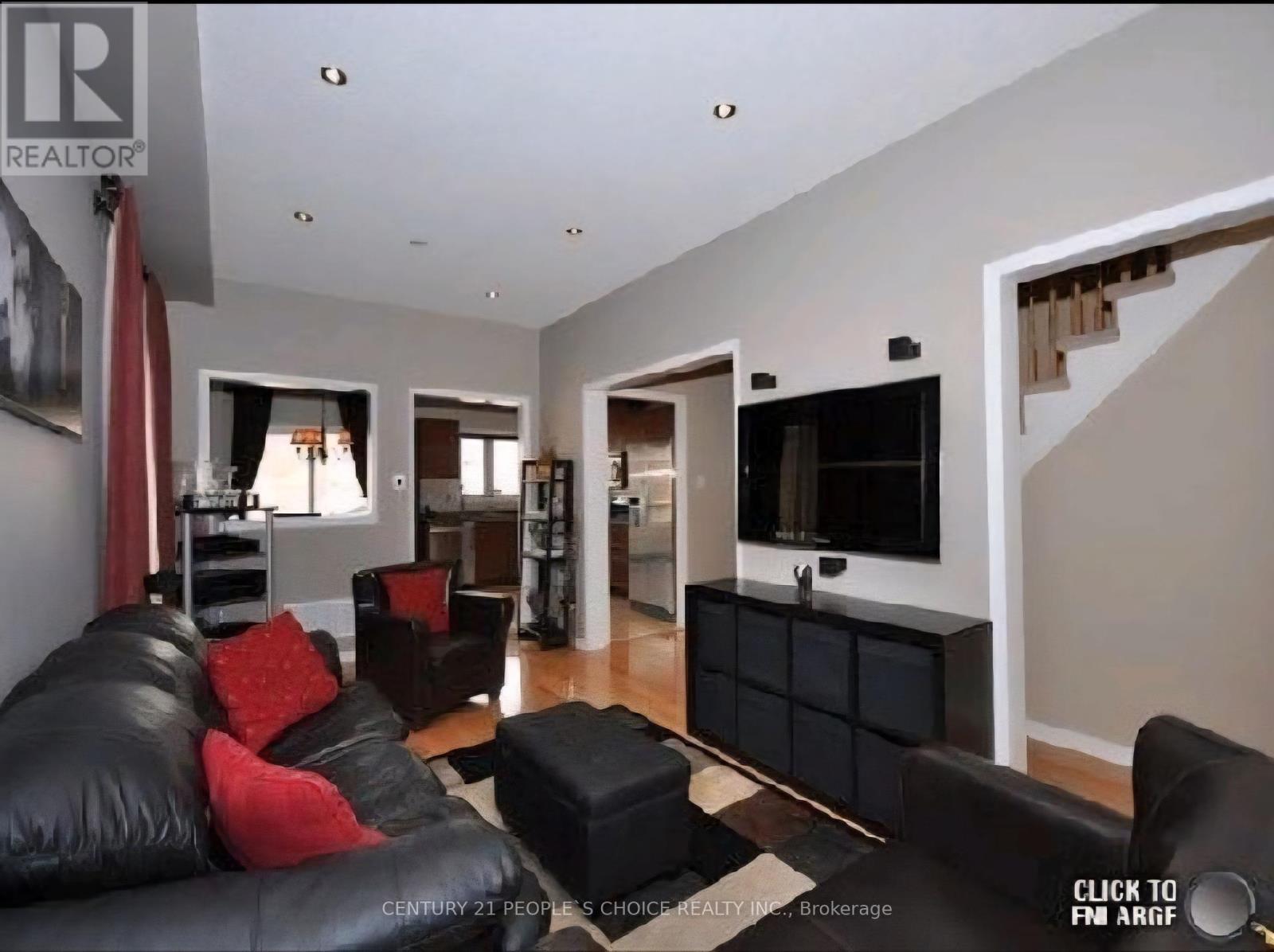 67 Portrush Trail, Brampton, Ontario  L6X 0R2 - Photo 2 - W12412071