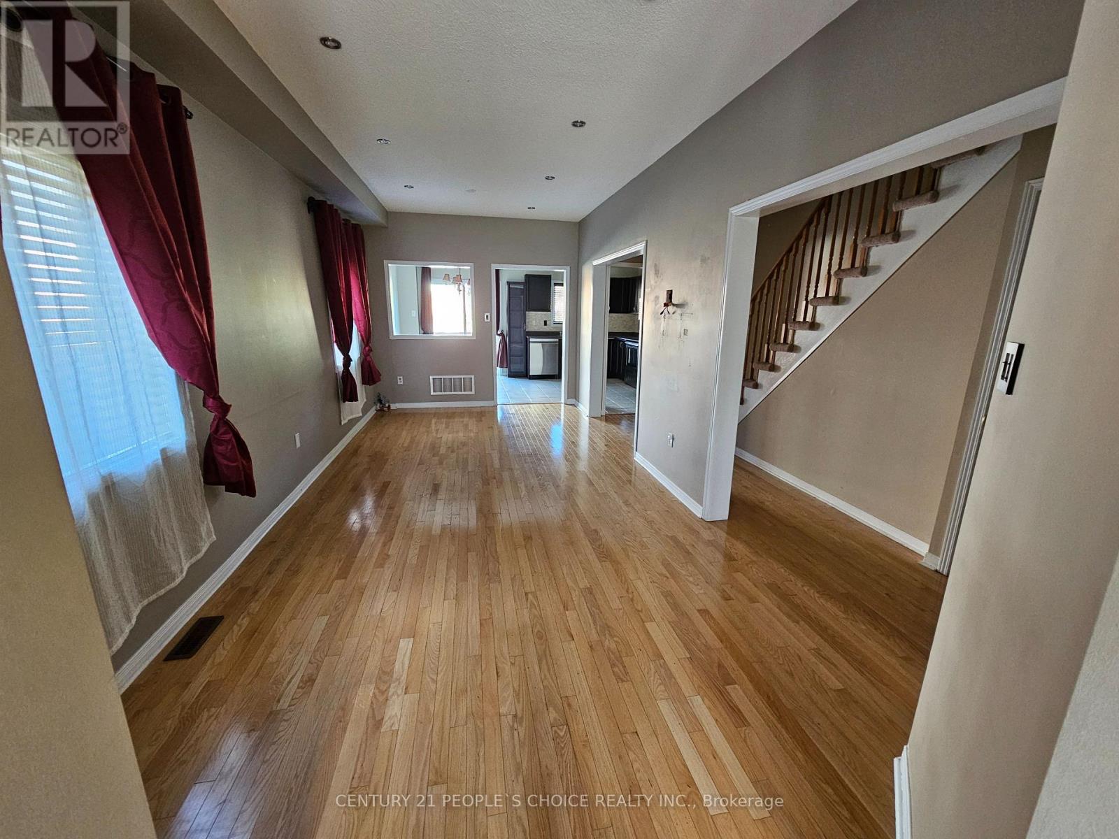 67 Portrush Trail, Brampton, Ontario  L6X 0R2 - Photo 7 - W12412071