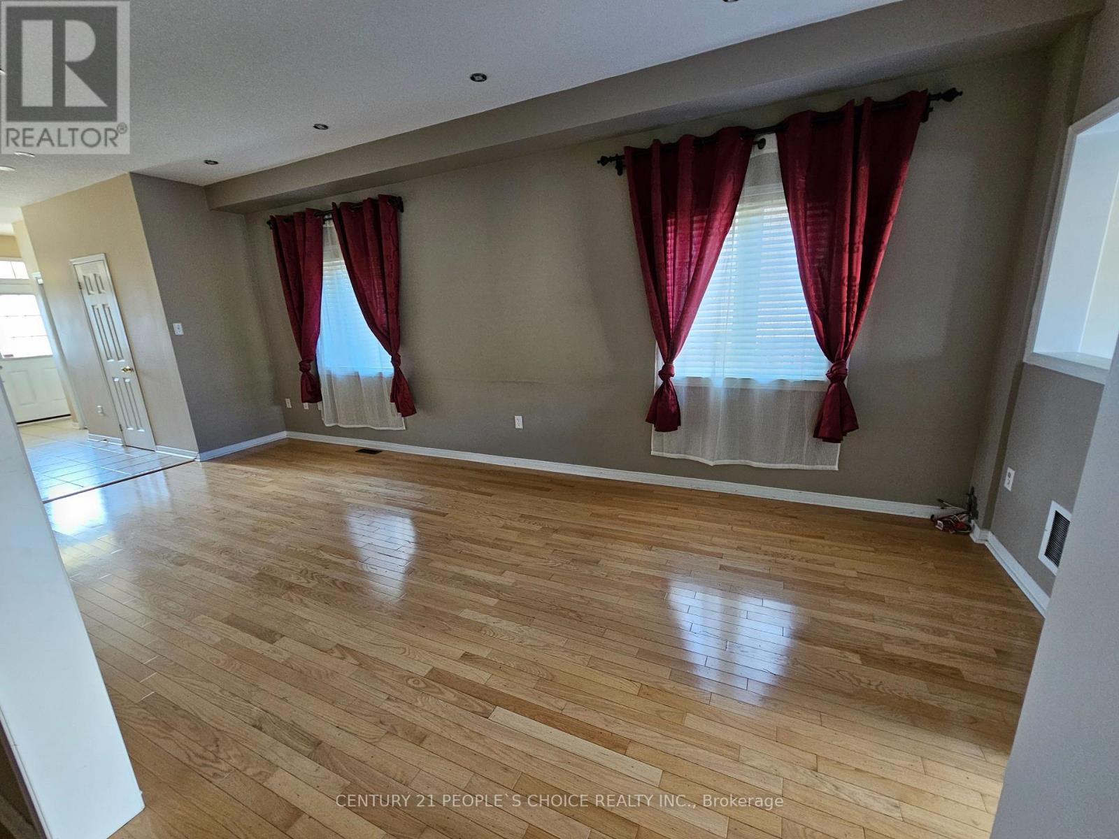 67 Portrush Trail, Brampton, Ontario  L6X 0R2 - Photo 5 - W12412071