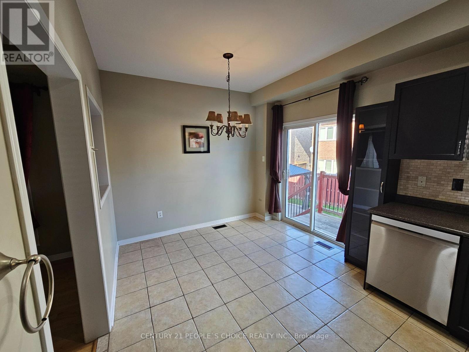 67 Portrush Trail, Brampton, Ontario  L6X 0R2 - Photo 3 - W12412071