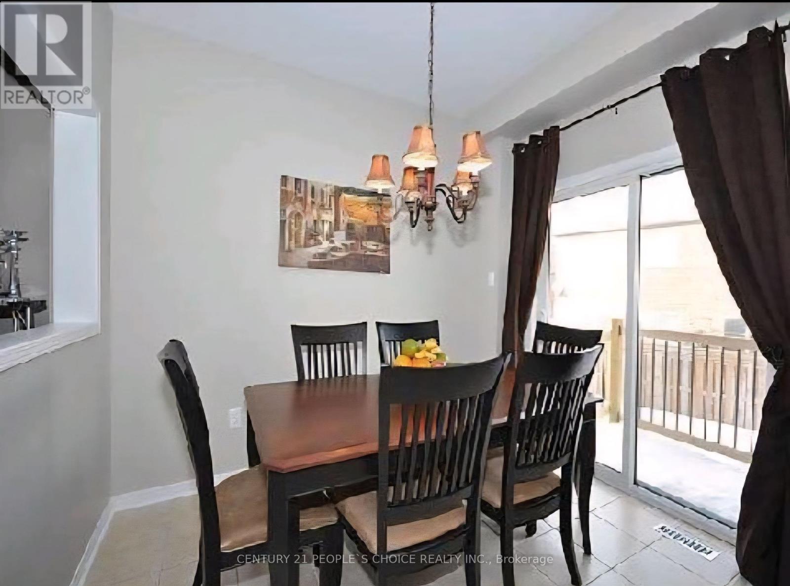 67 Portrush Trail, Brampton, Ontario  L6X 0R2 - Photo 6 - W12412071