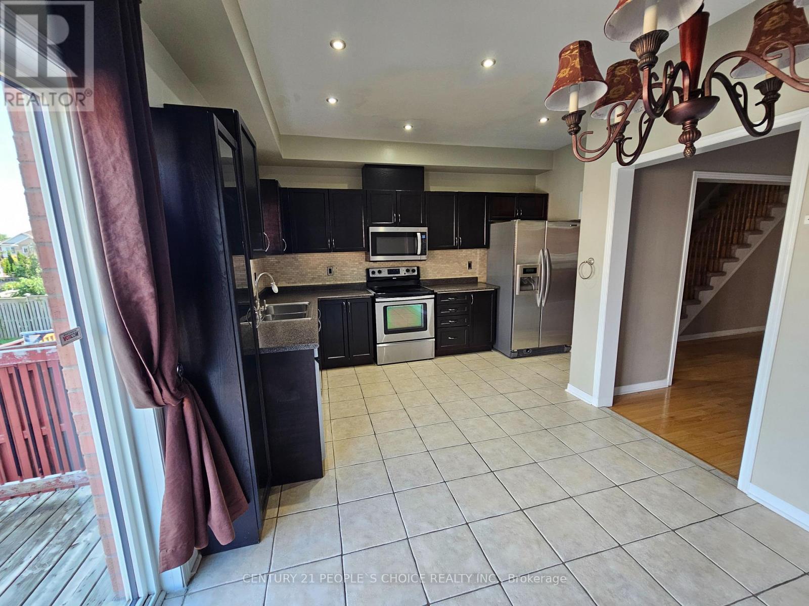 67 Portrush Trail, Brampton, Ontario  L6X 0R2 - Photo 4 - W12412071