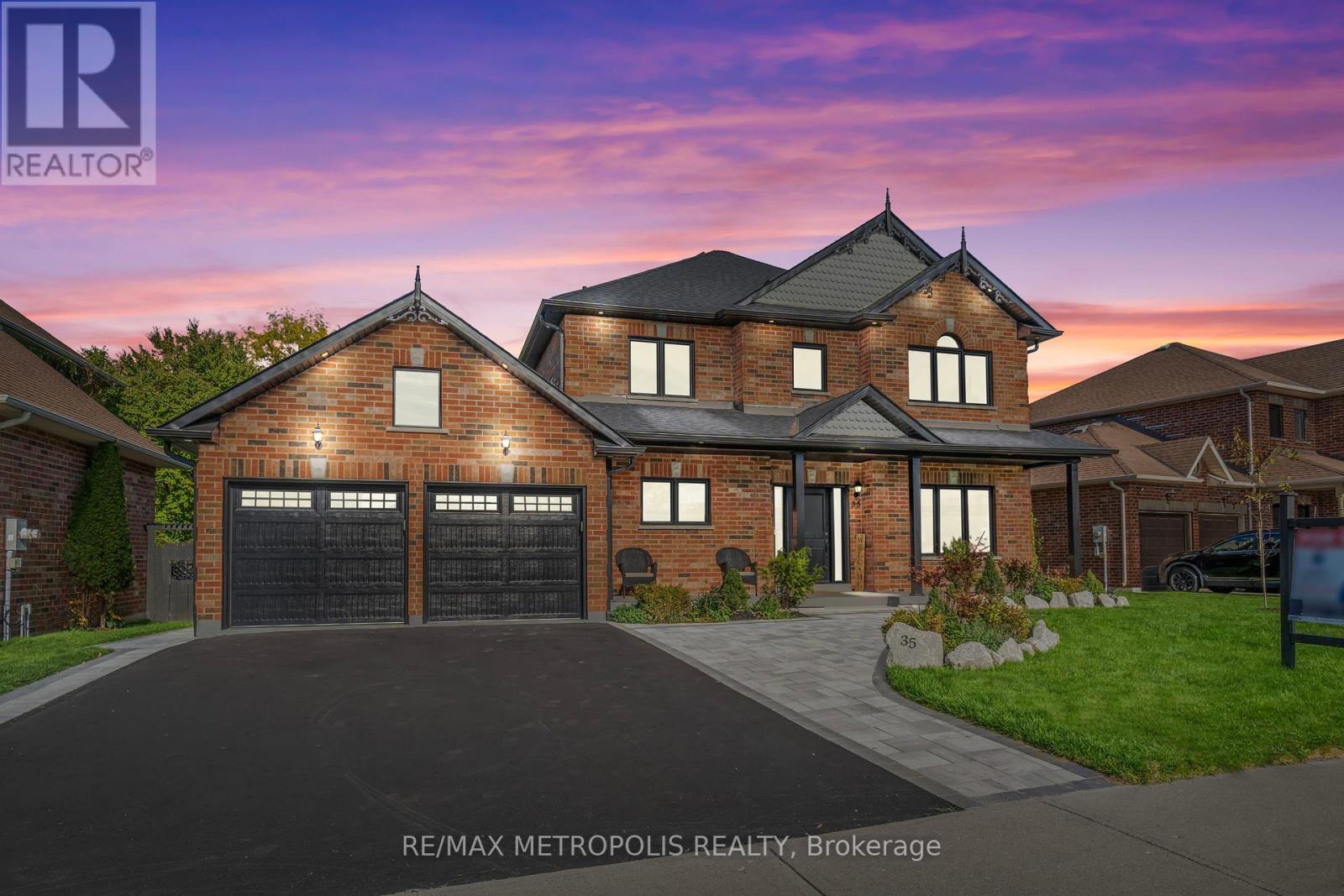 35 NELKYDD LANE, Uxbridge, Ontario