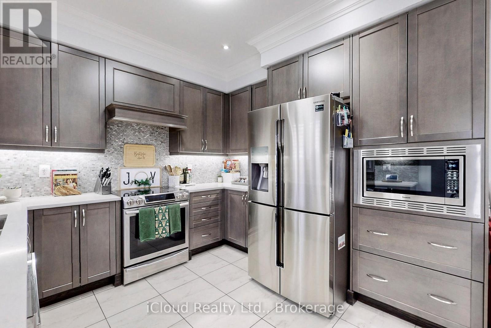 280 Miller Park Avenue, Bradford West Gwillimbury, Ontario  L3Z 0Y1 - Photo 10 - N12453057