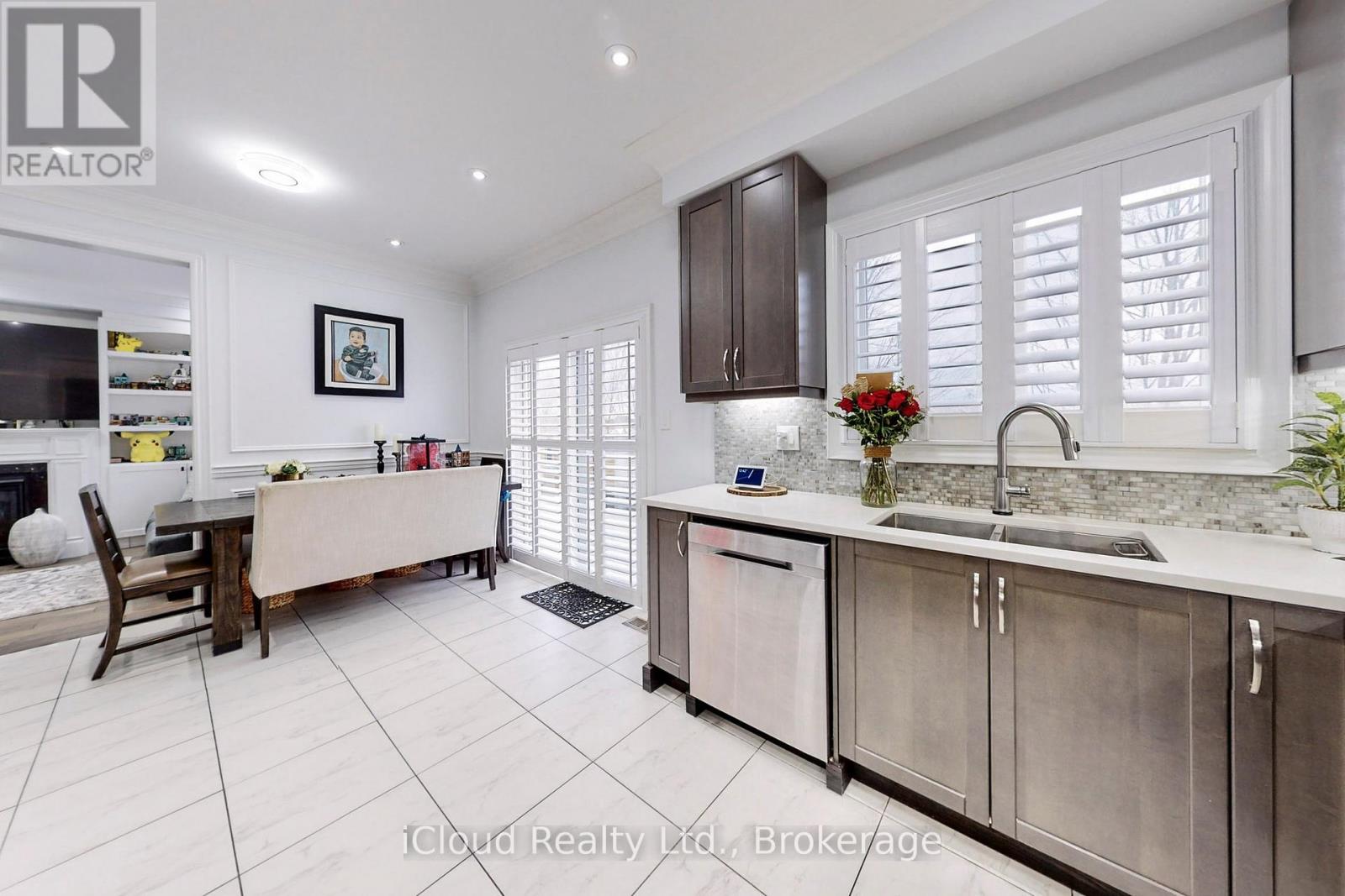280 Miller Park Avenue, Bradford West Gwillimbury, Ontario  L3Z 0Y1 - Photo 11 - N12453057