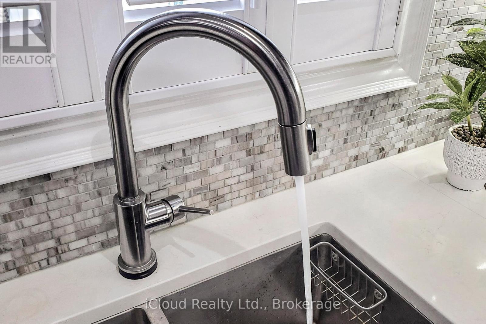 280 Miller Park Avenue, Bradford West Gwillimbury, Ontario  L3Z 0Y1 - Photo 13 - N12453057