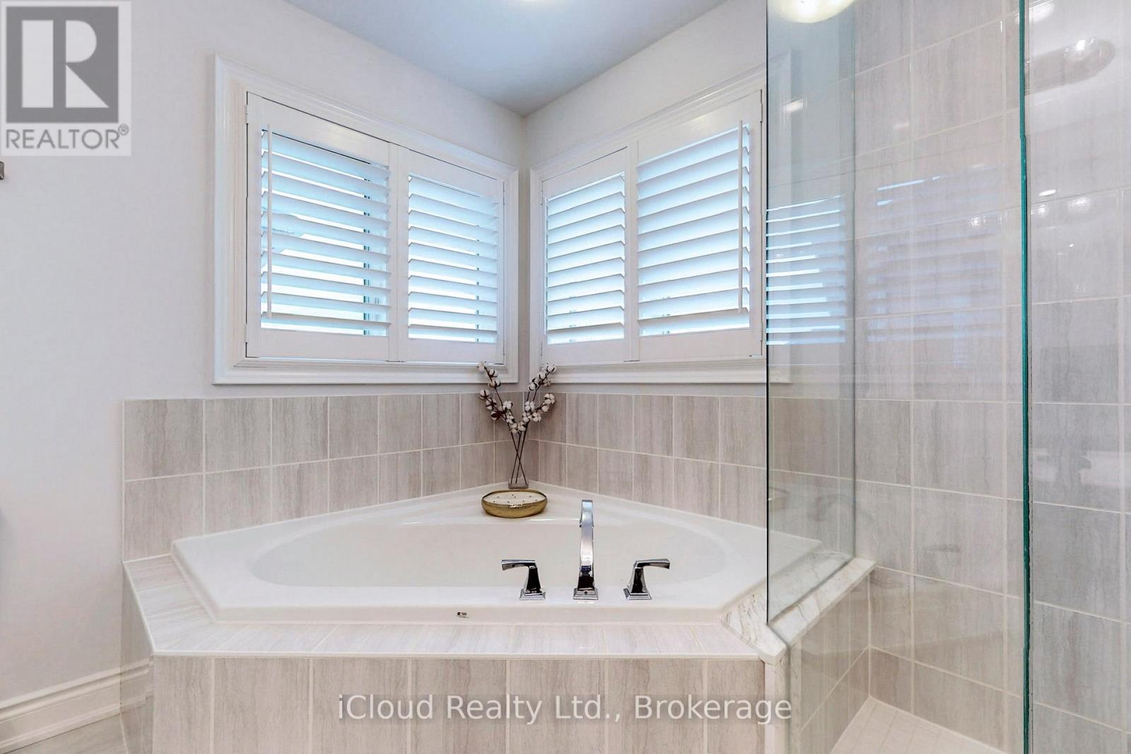 280 Miller Park Avenue, Bradford West Gwillimbury, Ontario  L3Z 0Y1 - Photo 28 - N12453057