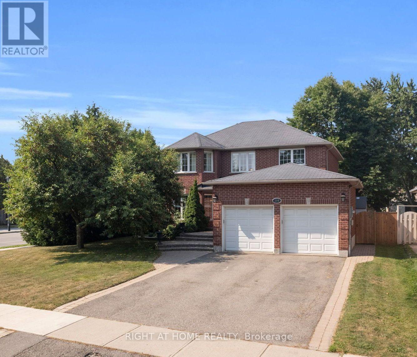 304 RHODES CIRCLE, Newmarket, Ontario
