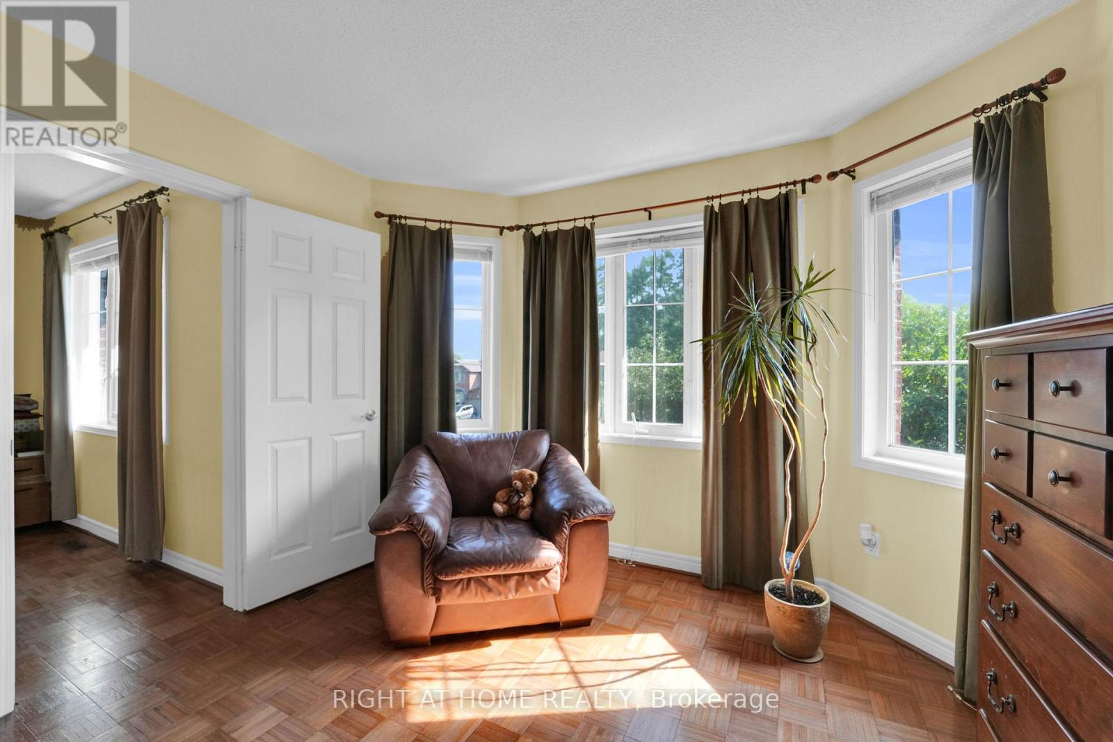 304 Rhodes Circle, Newmarket, Ontario  L3X 1V4 - Photo 17 - N12453060