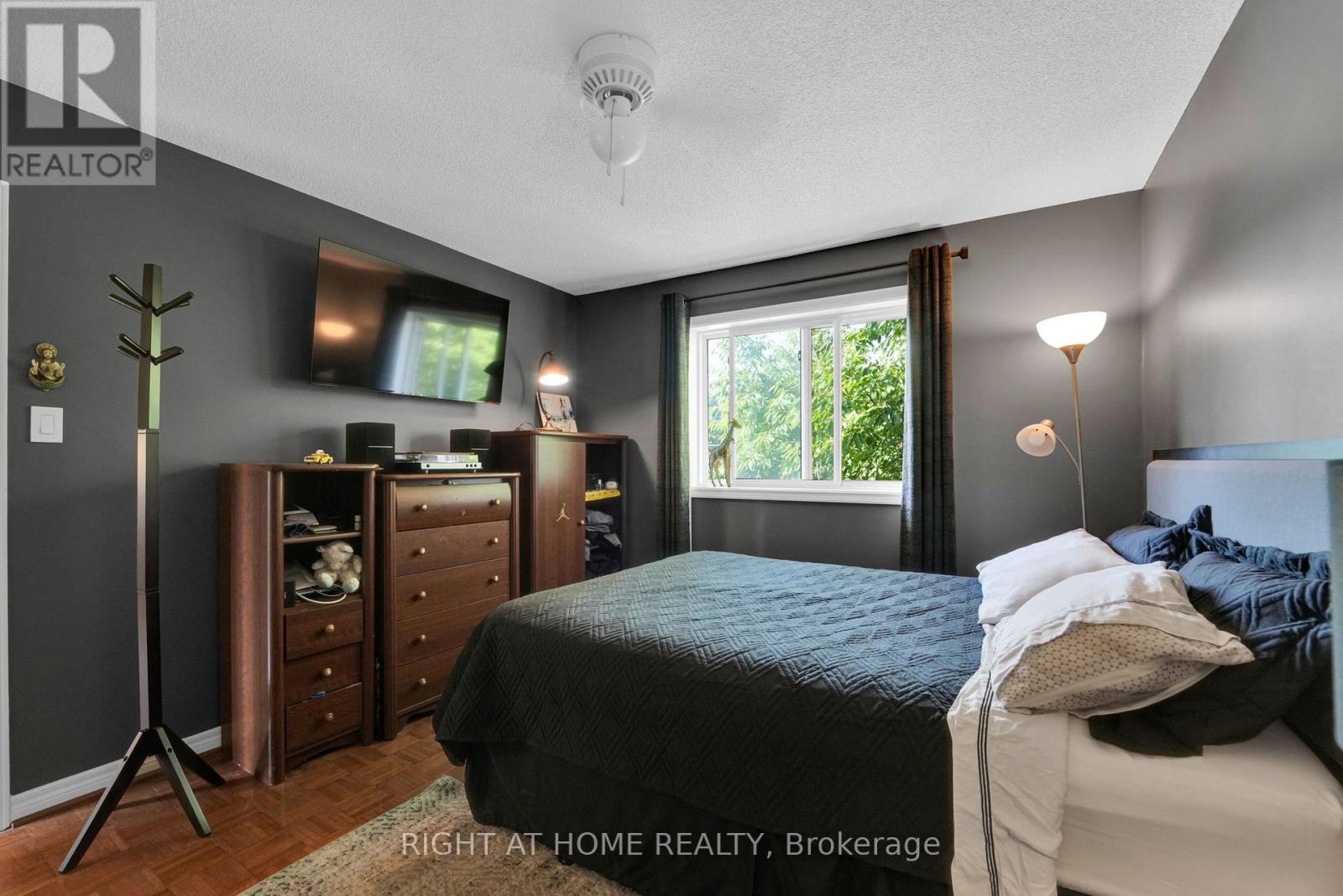 304 Rhodes Circle, Newmarket, Ontario  L3X 1V4 - Photo 19 - N12453060