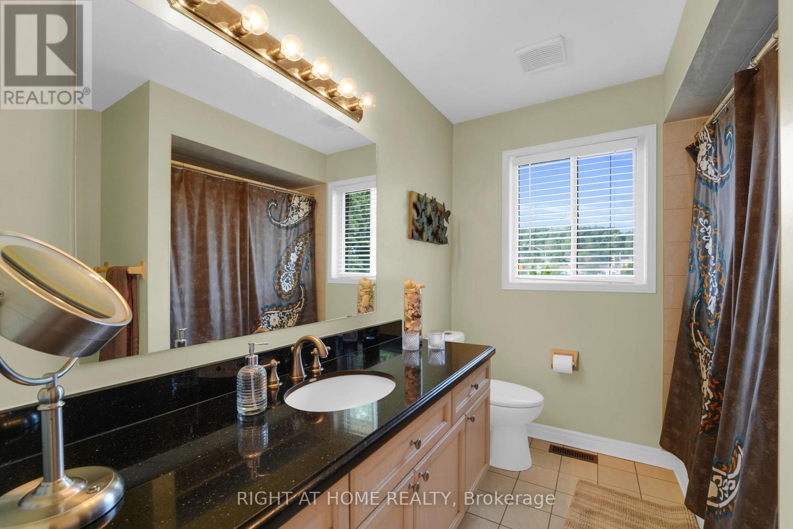 304 Rhodes Circle, Newmarket, Ontario  L3X 1V4 - Photo 22 - N12453060