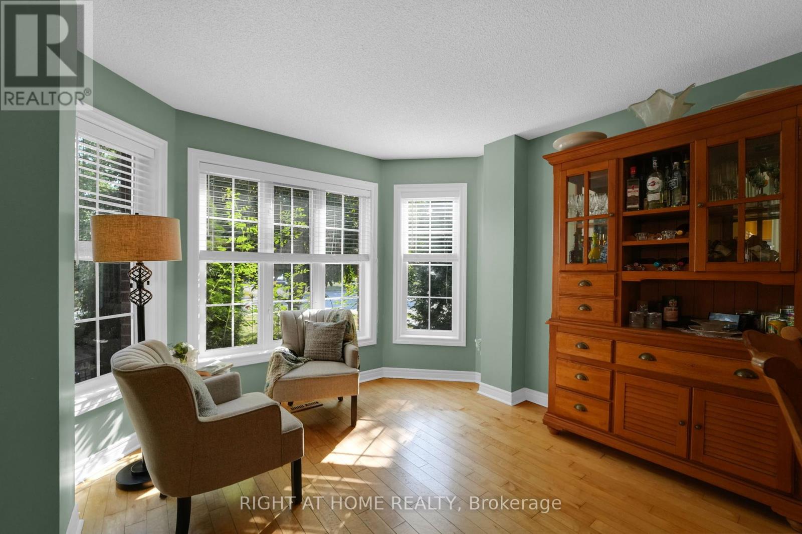 304 Rhodes Circle, Newmarket, Ontario  L3X 1V4 - Photo 3 - N12453060