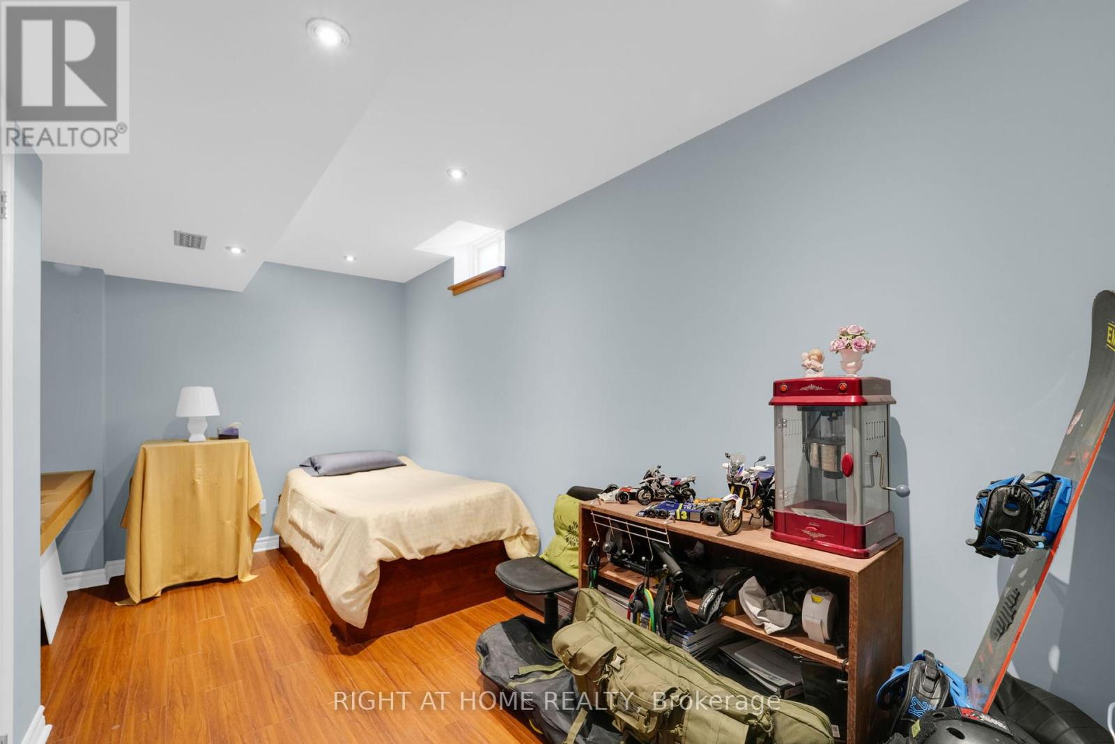 304 Rhodes Circle, Newmarket, Ontario  L3X 1V4 - Photo 32 - N12453060