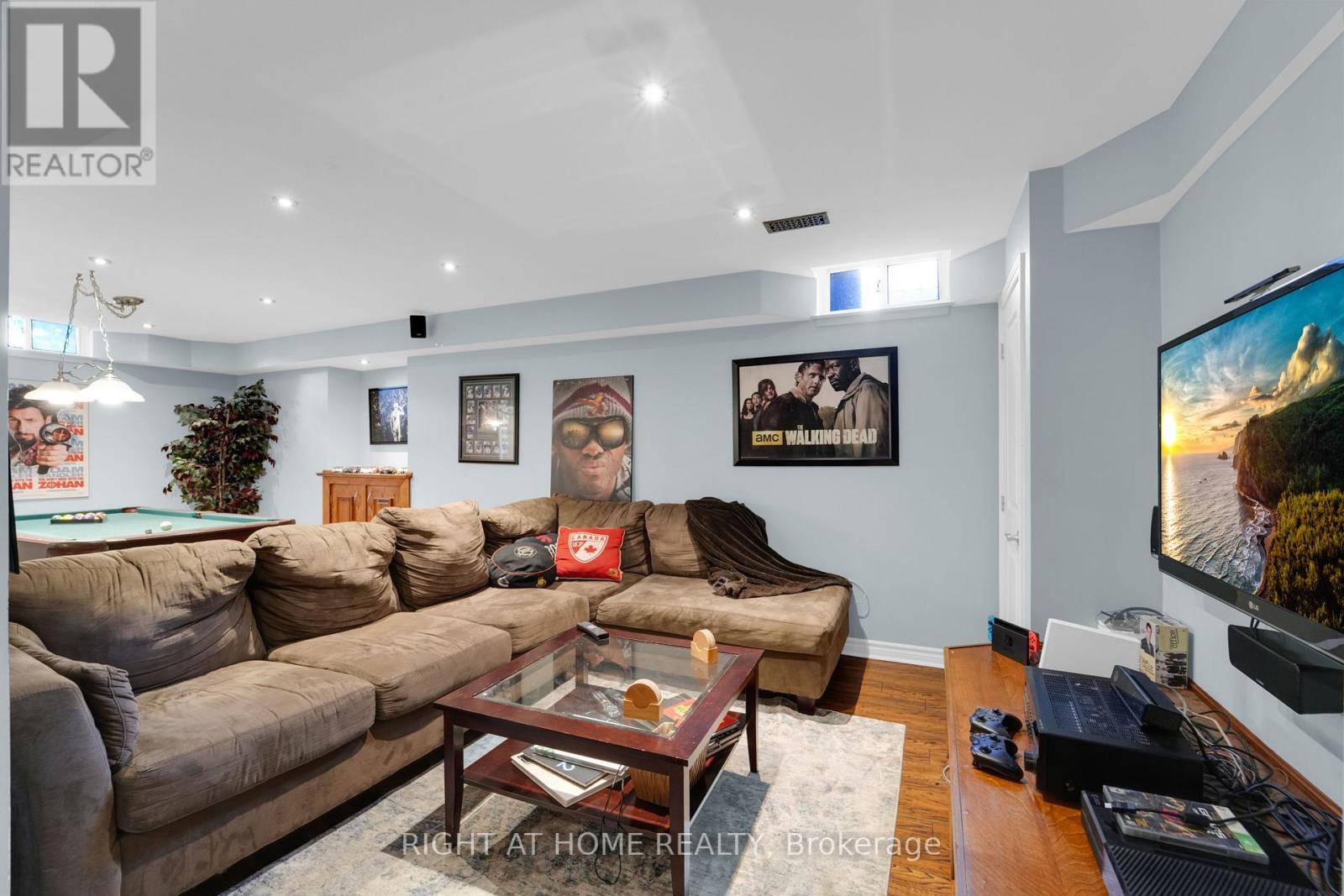 304 Rhodes Circle, Newmarket, Ontario  L3X 1V4 - Photo 34 - N12453060