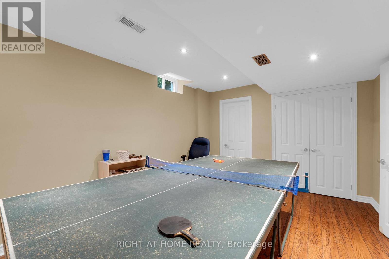 304 Rhodes Circle, Newmarket, Ontario  L3X 1V4 - Photo 35 - N12453060
