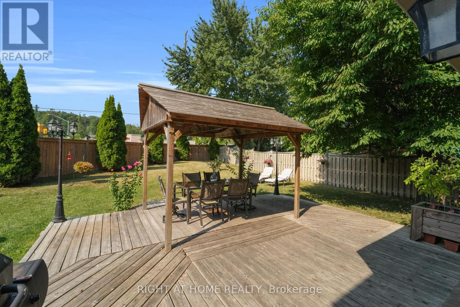304 Rhodes Circle, Newmarket, Ontario  L3X 1V4 - Photo 37 - N12453060