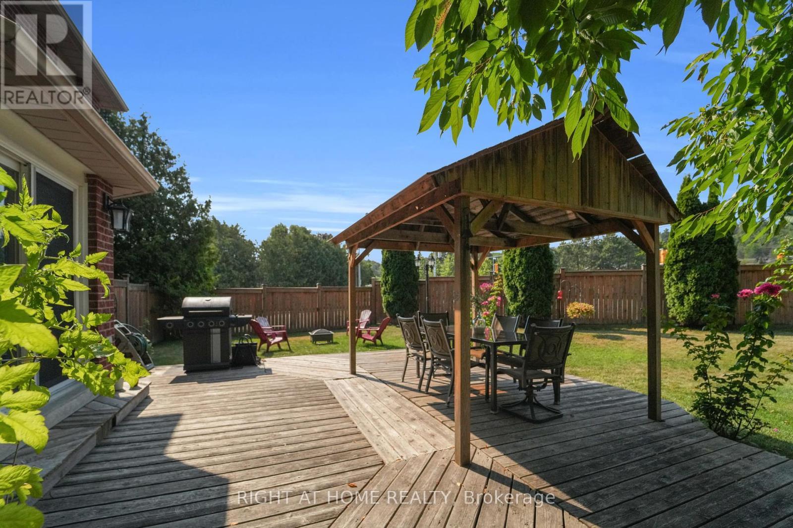 304 Rhodes Circle, Newmarket, Ontario  L3X 1V4 - Photo 43 - N12453060