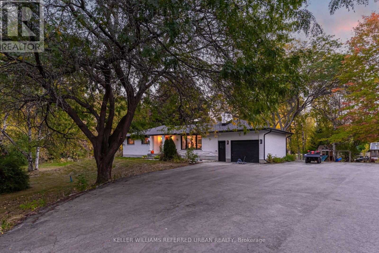 886 Sixth Street, Collingwood, Ontario  L9Y 3Y9 - Photo 2 - S12453056