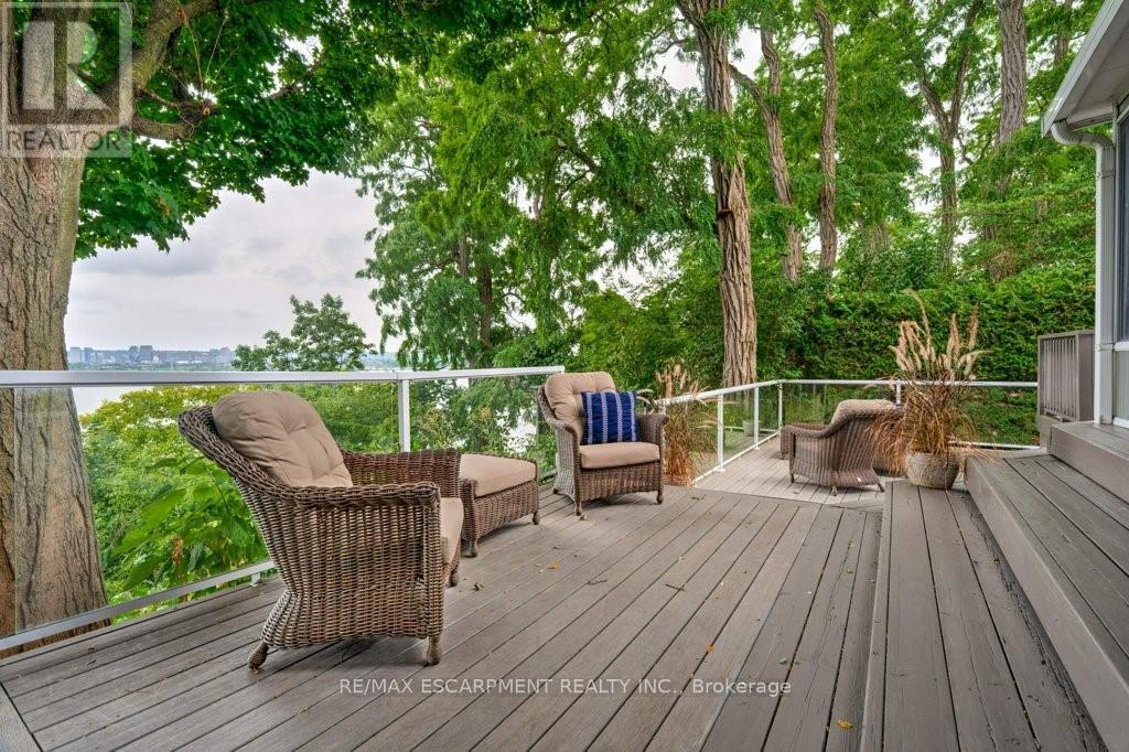 636 West Oval Drive, Burlington, Ontario  L7T 1B9 - Photo 44 - W12453036