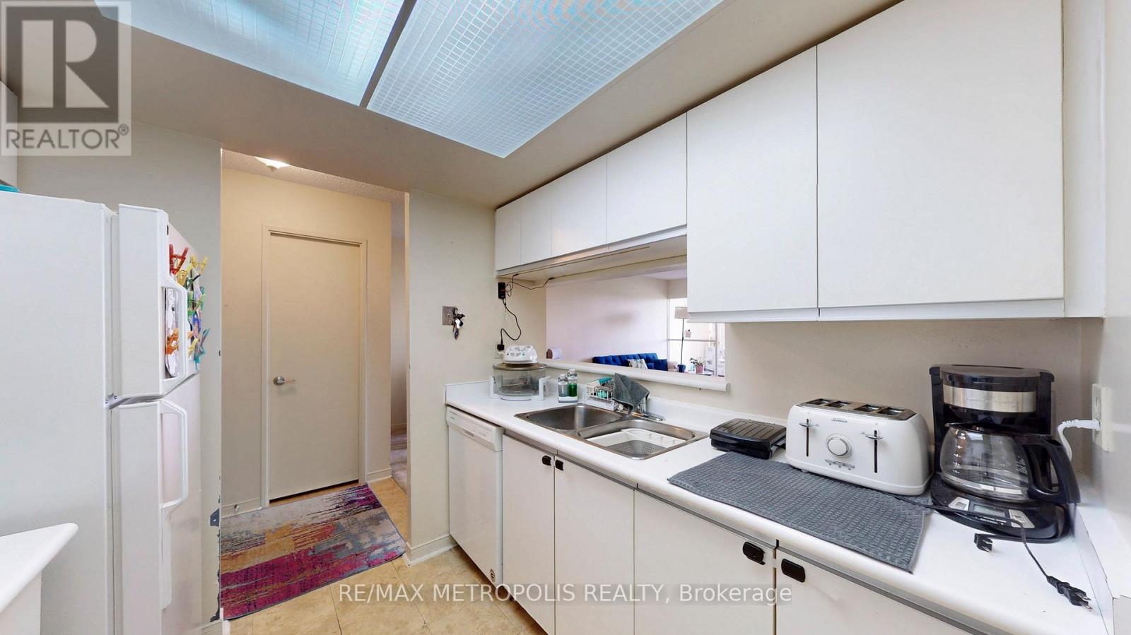 1709 - 75 King Street E, Mississauga, Ontario  L5A 4G5 - Photo 12 - W12453039