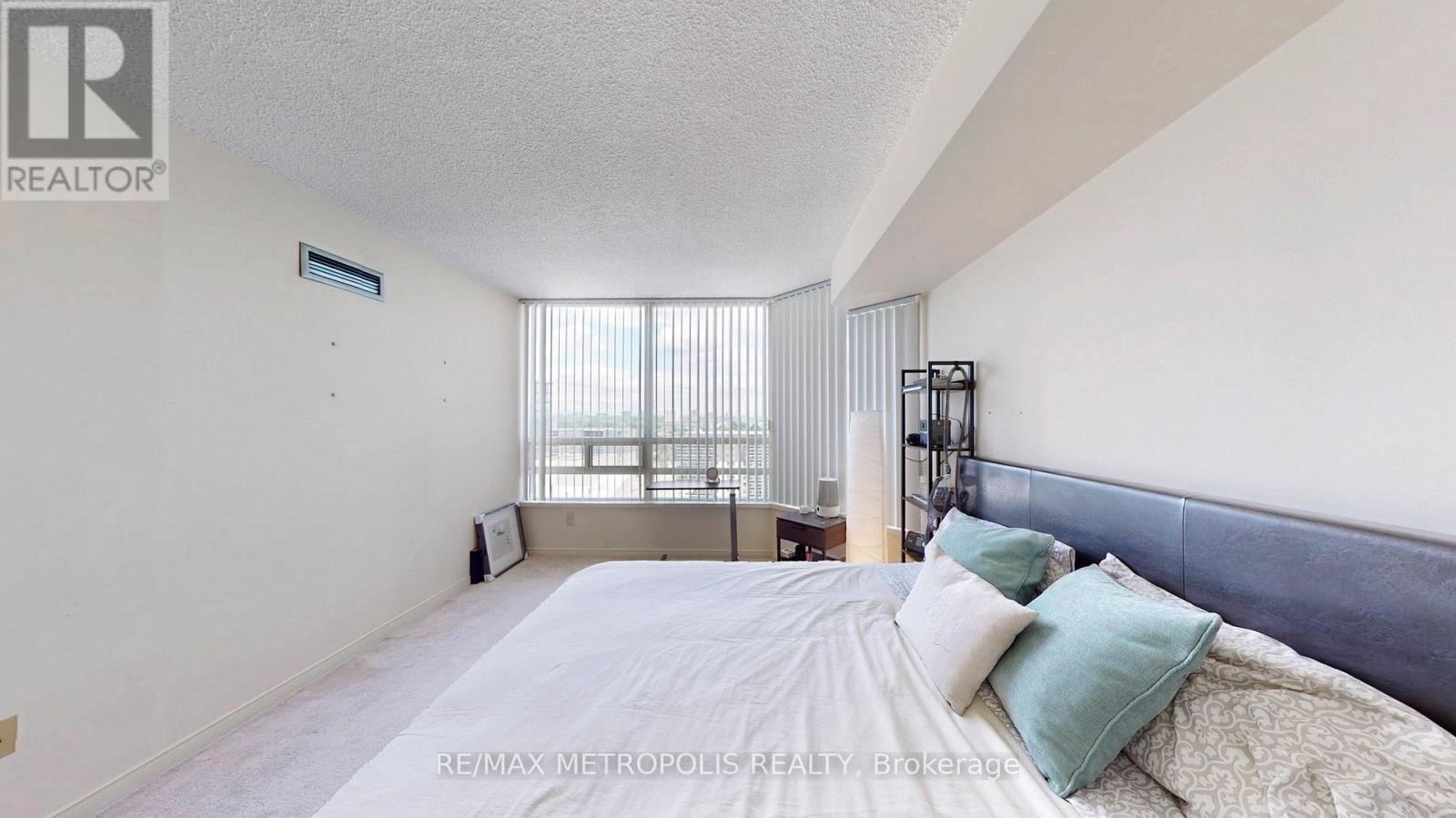 1709 - 75 King Street E, Mississauga, Ontario  L5A 4G5 - Photo 17 - W12453039