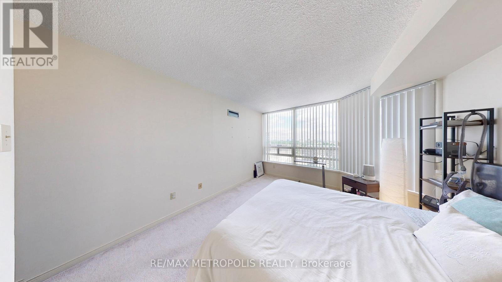 1709 - 75 King Street E, Mississauga, Ontario  L5A 4G5 - Photo 18 - W12453039