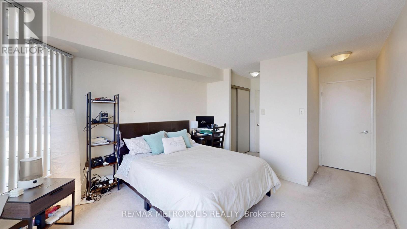 1709 - 75 King Street E, Mississauga, Ontario  L5A 4G5 - Photo 20 - W12453039