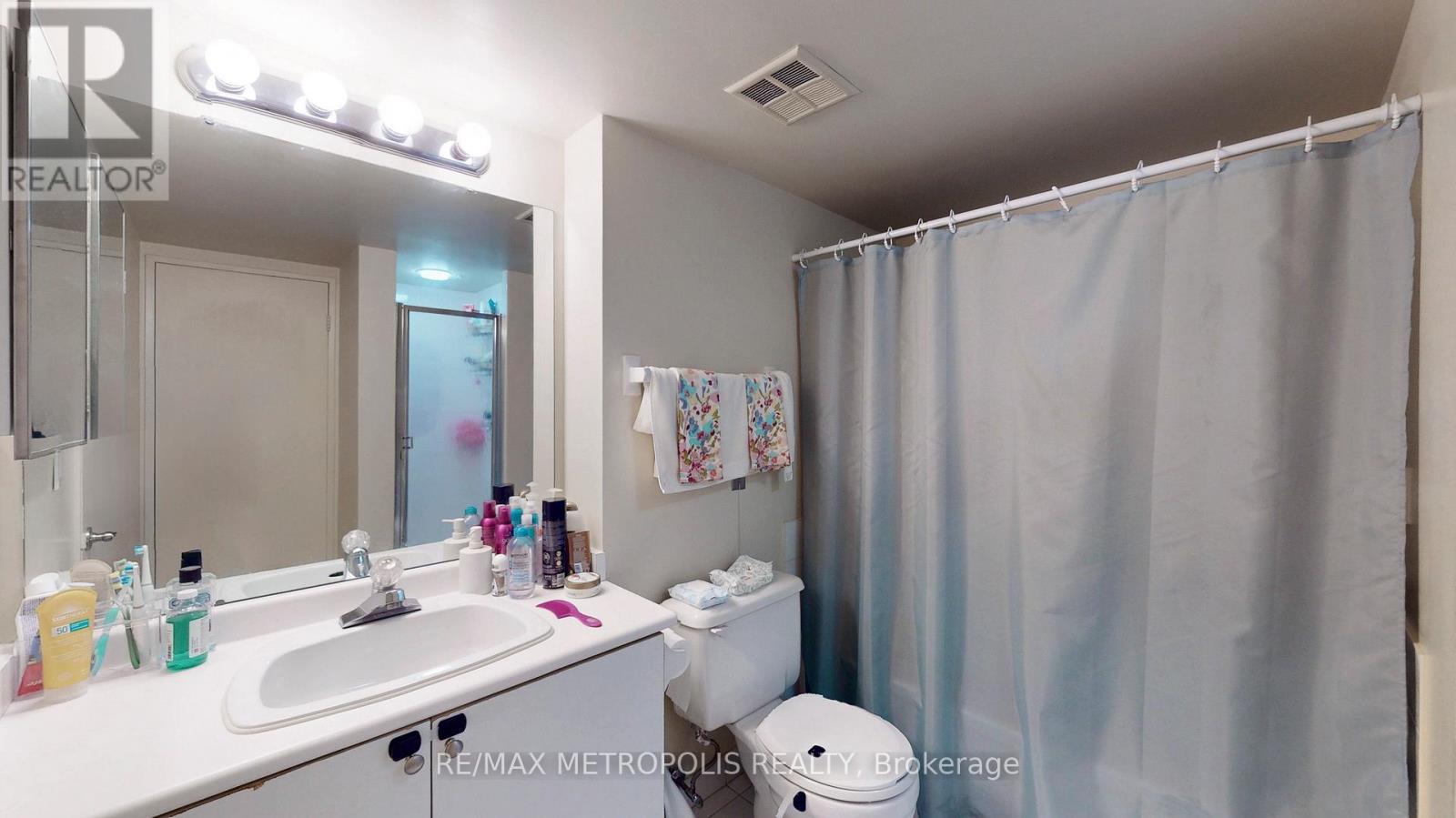 1709 - 75 King Street E, Mississauga, Ontario  L5A 4G5 - Photo 21 - W12453039